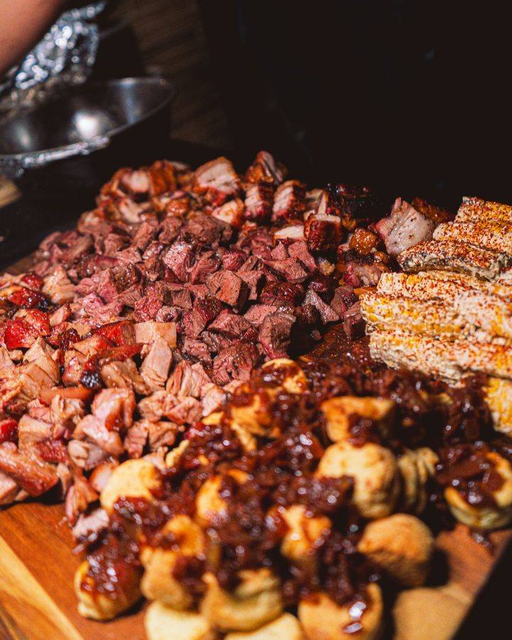 Tabla de carnes al barril con mazorca